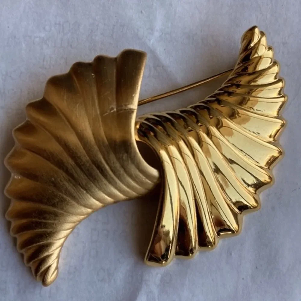 Monet vintage brooch